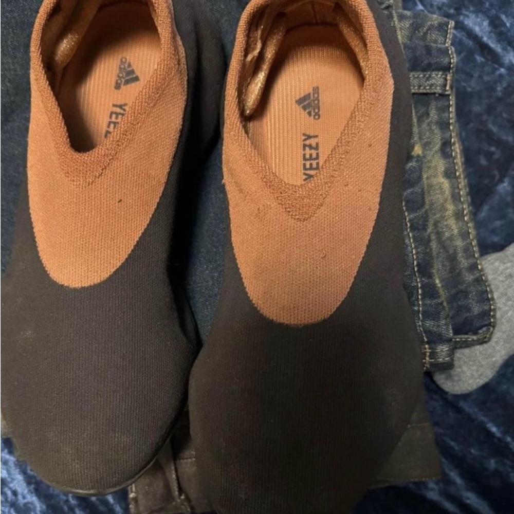 Yeezy - Picture 2 of 3